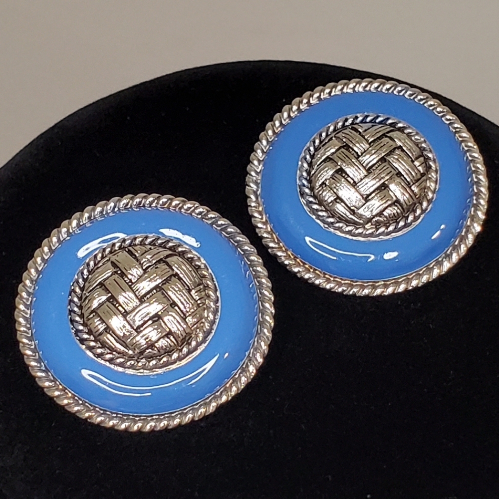 Vintage Unsigned Silver Tone & Blue Enamel Round Basket Weave Clip-On Earrings